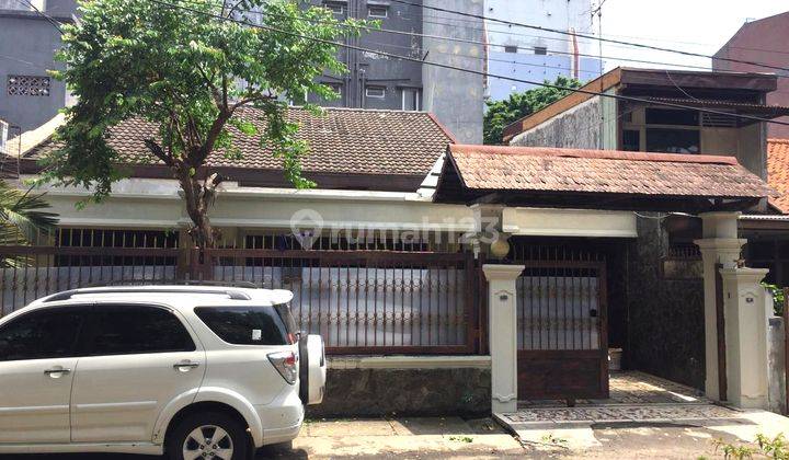 RUMAH SECOND TERAWAT BAIK DALAM PERUMAHAN KEBAYORAN BARU JAKARTA SELATAN 1