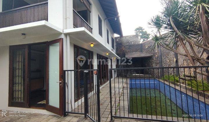 JUAL Rumah Mewah Ada Kolam Renang di Hegarsari Hegarmanah Bandung 2