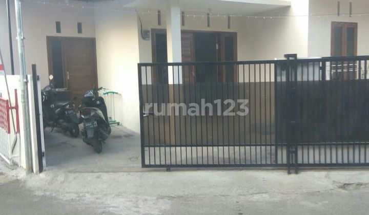 Rumah  di jalan subang antapani Bandung baru renov