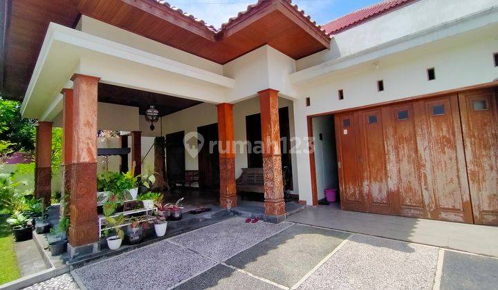 RUMAH BESAR MEWAH BAGUS 2 LANTAI NUANSA KAYU DI TENGAH KOTA SOLO 1