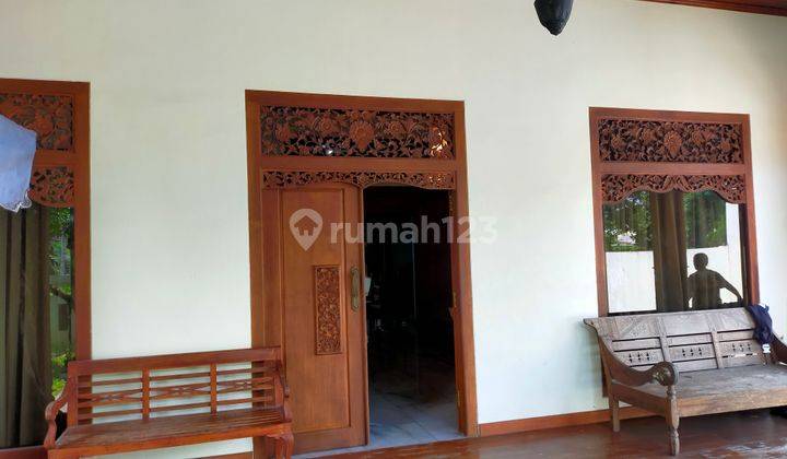 RUMAH BESAR MEWAH BAGUS 2 LANTAI NUANSA KAYU DI TENGAH KOTA SOLO 2