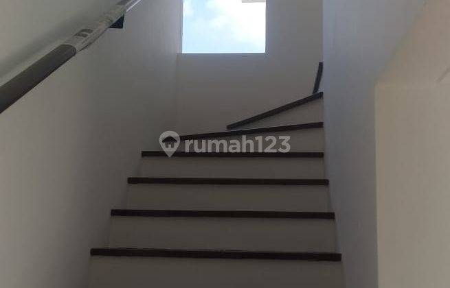 Dijual Rumah di Graha Natura (Intiland), Surabaya 2