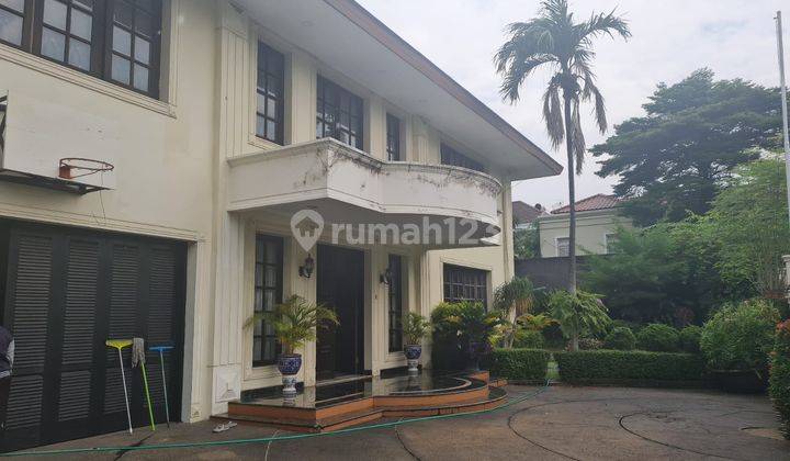 Rumah Classy and Kokoh Dengan Halaman Hijau Di Simprug Golf Senayan 1