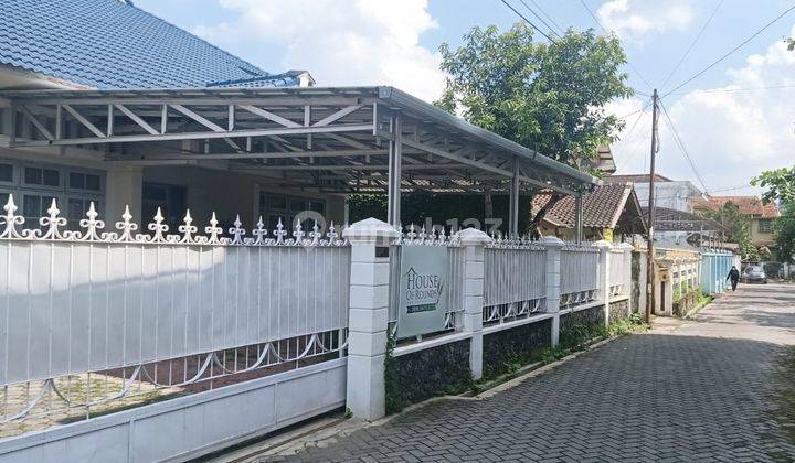 Rumah Besar Berlahan Luas Dekat Jl Kaliurang Sleman. 1