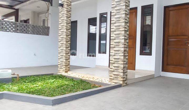 Dijual cepat rumah cantik 1 lantai semifurnish ada taman depan belakang di griya loka  1