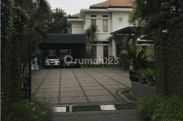 Rumah Mewah Lengkap Dengan Kolam Renang Jakarta Selatan 2