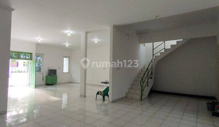 Rumah THI Hadap Taman 2 lantai SHM Jelambar 1