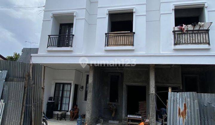 Rumah Menteng murah 2 lantai model ruko hak milik dengan akses jalan 2 mobil 1