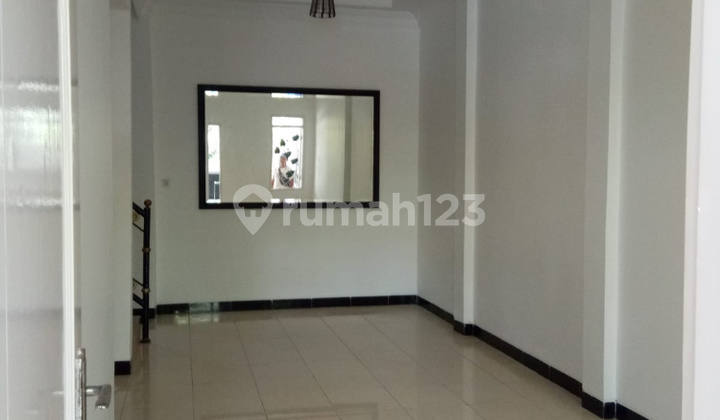 Dijual rumah mewah Sangat muraaaaah Di Perumahan Victoria Sentul Selatan Dekat Dengan Aeon Sentul,Rumah Kondisi Bangunan Sangat Bagus Lokasi Aman Nyaman ,udara Sejuk .air Bagus Jual Cepat Hubungi Rara Untuk Details Ya 2