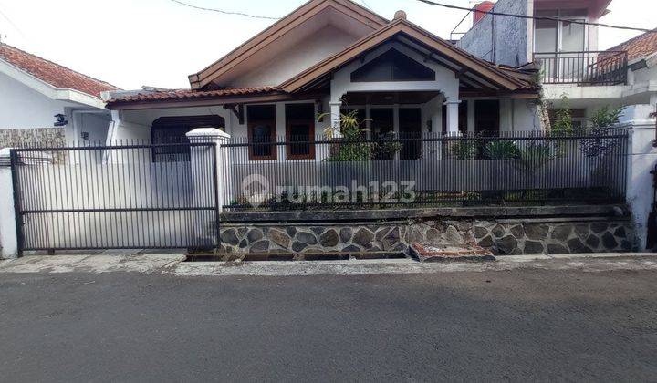 Rumah terawat desain klasik siap huni turangga  1