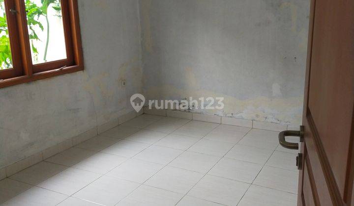 Rumah 2lantai dekat pintu tol cawang 2