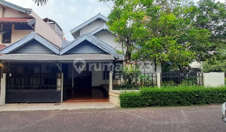 Rumah Luas Depan Taman Jalan Lebar Diarea Bintaro Jaya Sektor 2