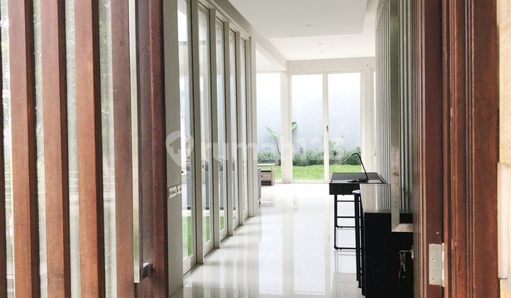 Dijual Rumah SHM 2 Lantai LT 375 m2 15x25 LB 400 m2 Graha Famili Surabaya 2