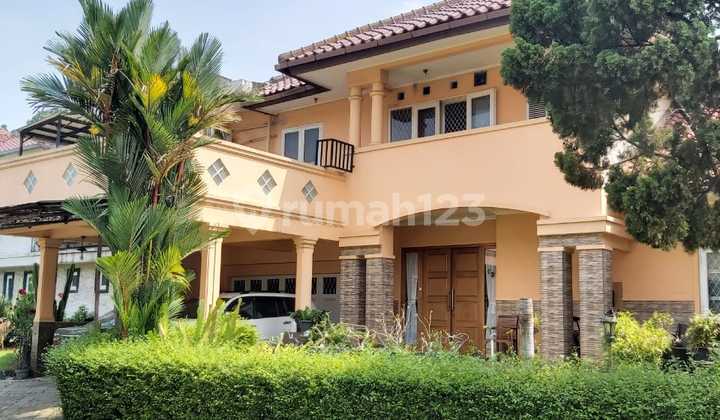 Two-story house with 5 bedrooms near JORR toll road, Taman Giriloka BSD.
