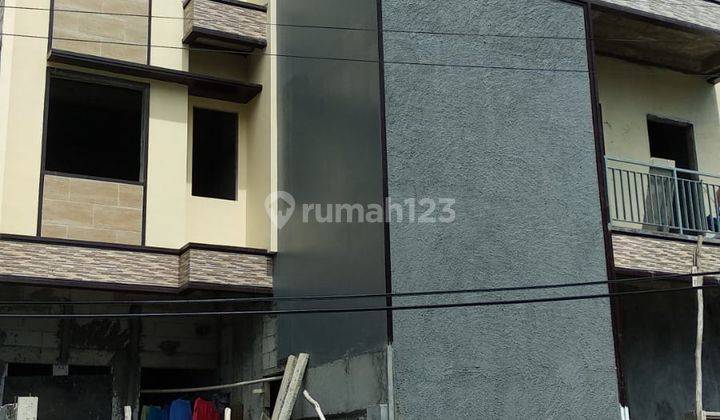 Rumah Baru MINIMALIS 3 lantai Taman Ratu 2