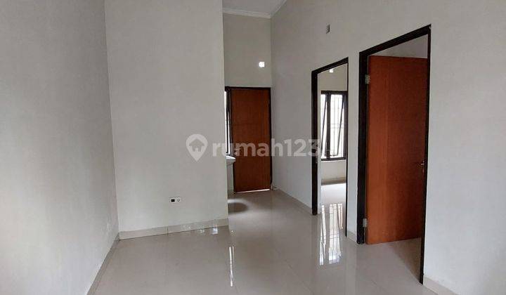 Jual Rumah Asri di pusat kota Cikampek. Terletak di jln sayap Sudirman. 10 menit dari exit tol dawuan 2