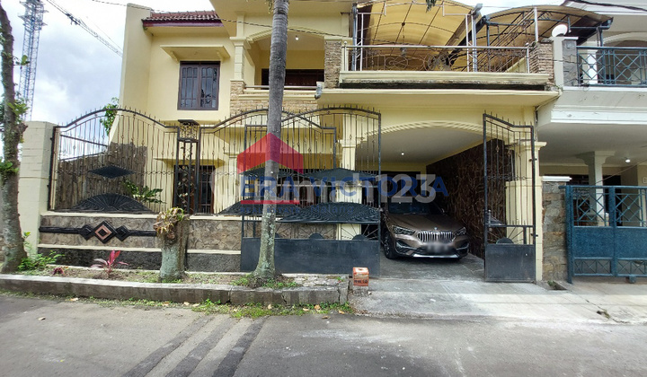 Rumah Sewa Dg Perabot, Kamar Banyak, Area Bunga-Bunga