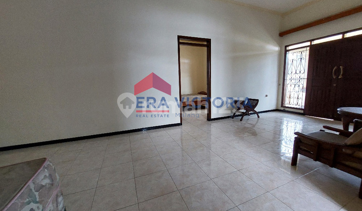 Rumah Sewa Dg Perabot, Kamar Banyak, Area Bunga-Bunga 2