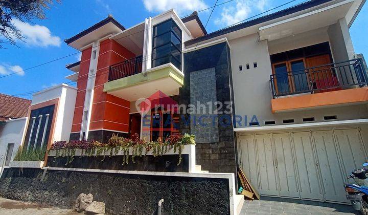 Jual Rumah 2 Lantai, Kondisi Istimewa, Suasana Sejuk & Asri Di Junrejo Batu, Akses Ke Batos 1