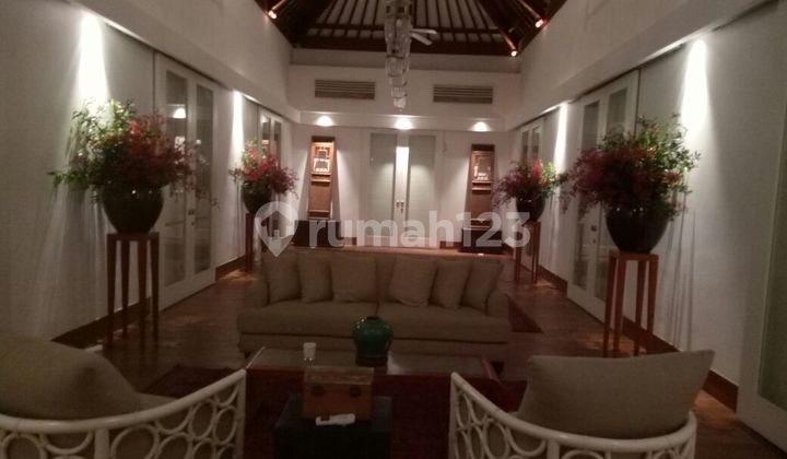 "Limited edition " Luxury house in kemang area for expatriat and other "the price can be negotiable"