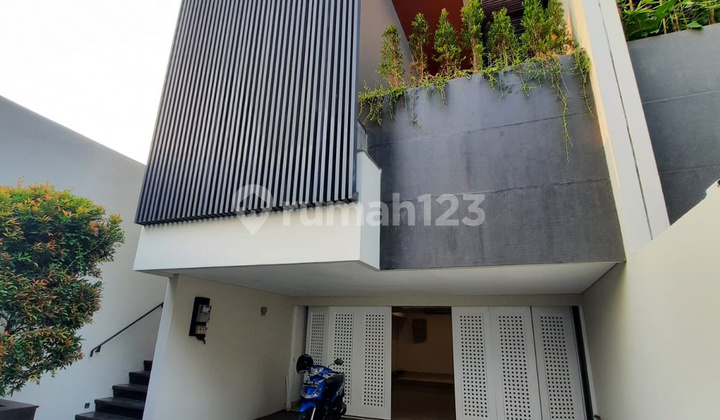Rumah Minimalis dengan Privat Pool Dekat Cipete Raya Jakarta
