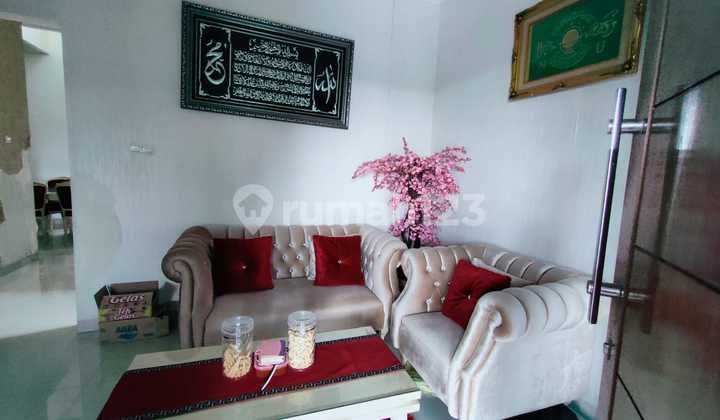 For sale quickly, ready-to-occupy house in Sentul City. 2