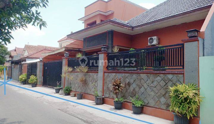 Rumah Bagus 2 Lantai Tengah Kota di Solo 1