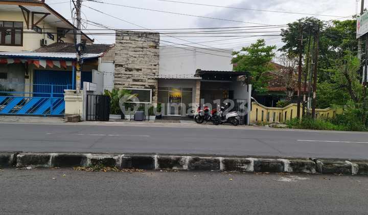 Rumah atau Ruang Usaha Strategis di Solo 1