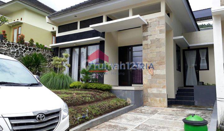 Villa Full Furnished Dengan Kolam Renang Pribadi Kota Batu 1