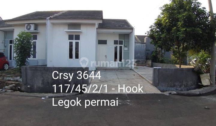 Rumah hook dengan halaman luas dan view taman 1