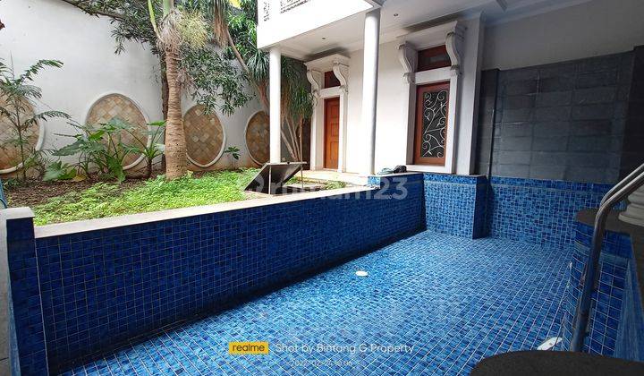 Rumah mewah di Kebayoran baru, tepatnya di Jalan Dharmawangsa 10, jalan besar, lokasi strategis, ada swimming pool 2