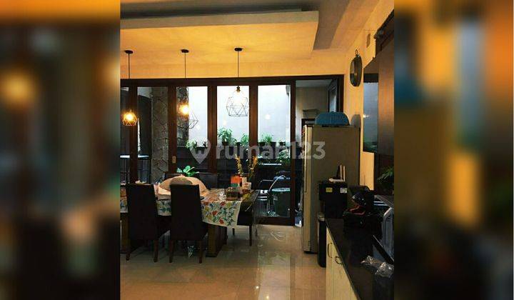 Rumah 2 Lantai  Cantik Sejuk Dan Tenang Di Senayan Bintaro 2