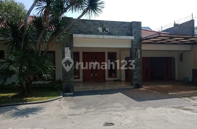 Rumah Bagus Siap Huni Dengan Kolam Renang dan Halaman Luas @ Ampera Rumah Bagus Siap Huni Dengan Kolam Renang dan Halaman Luas @ Ampera