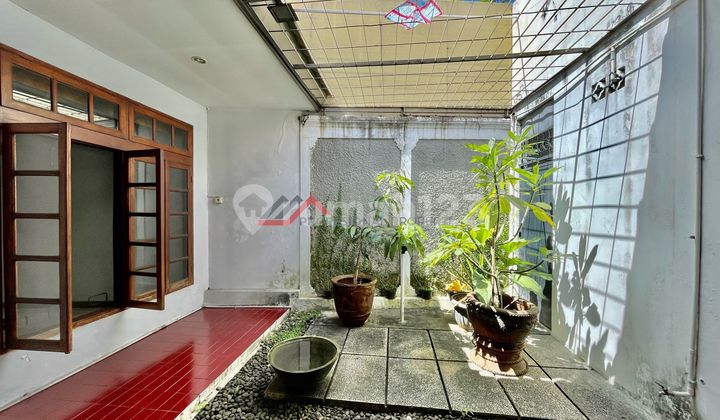 Rumah Satu Lantai Terawat dan Kokoh di Cipete, Jakarta Selatan Rumah Satu Lantai Terawat dan Kokoh di Cipete, Jakarta Selatan