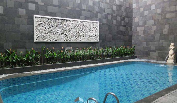 Rumah 2 Lantai Tropical Modern Ada Pool di Menteng, Jakarta Pusat 1