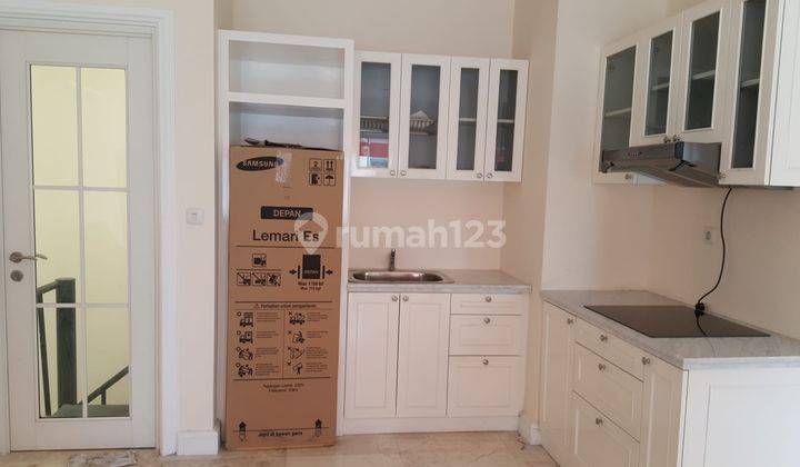 Rumah Camden House Service Residence, Hoek, Semi Furnished, Brand new 2