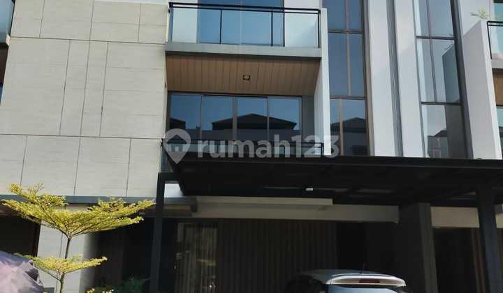 RUMAH MODERN 3 LANTAI DI ZORA BSD