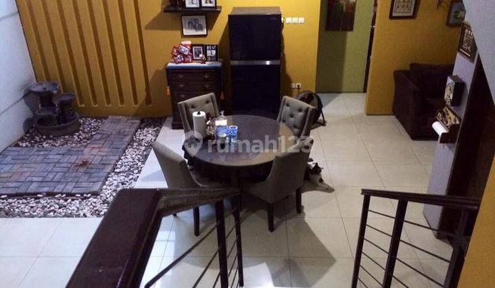 DIJUAL rumah siap huni 2 lantai ,lokasi strategis di Bintaro Jaya 1