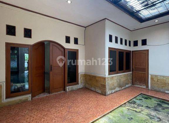 Rumah 2 Lantai Dengan 5 Kamar di Kebayoran Baru Jakarta Selatan 2