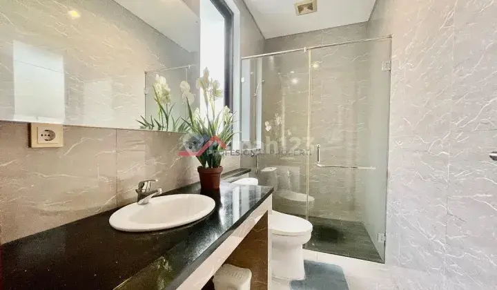 TROPICAL MODERN DALAM TOWNHOUSE LEBAK BULUS - JAKARTA SELATAN
 2