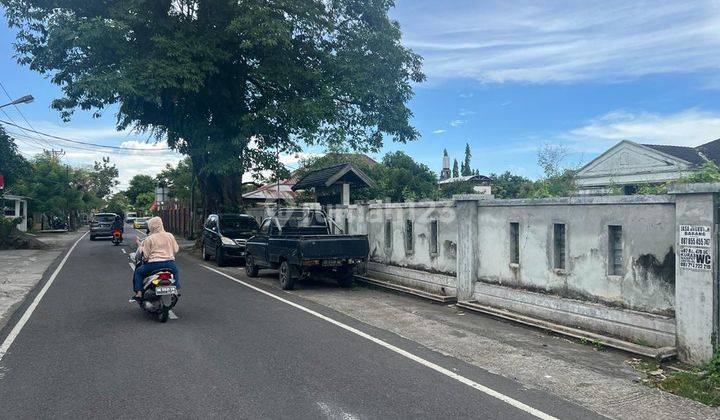 Rumah pinggir jalan Mataram halaman luas  1