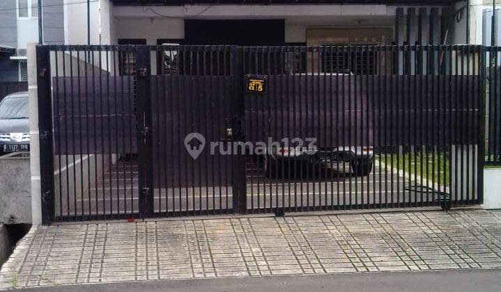 Rumah 2 Lantai Siap huni Kompleks Billymoon , Pondok kelapa 1