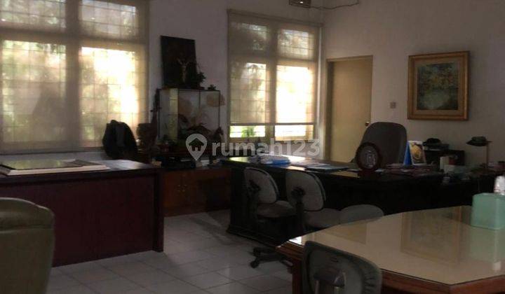 Gedung Kantor hitung tanah lokasi strategis di pinggir jalan besar di Palmerah Jakarta barat 2