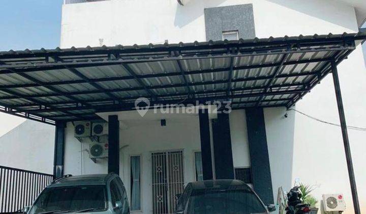 Dijual cepat rumah siap huni 3lantai bagus lokasi dekat toll hadap selatan 1