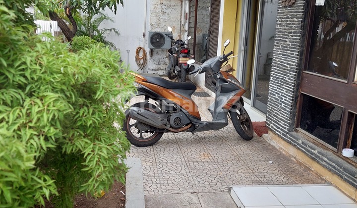 Well-maintained old building house