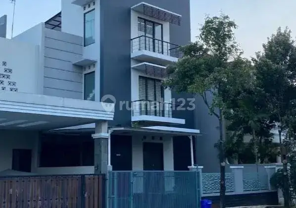 Rumah luas di Puspita Loka BSD 1