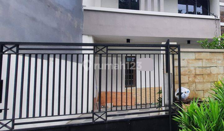 Rumah 2 Lantai Bagus Unfurnished Sertifikat Hak Milik di Babatan Pratama, Surabaya 1