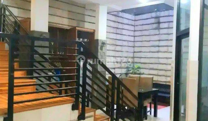 Dijual Rumah Strategis Bangunan 3 Lantai Daerah Tebet Timur Rp. 2.3 M 1