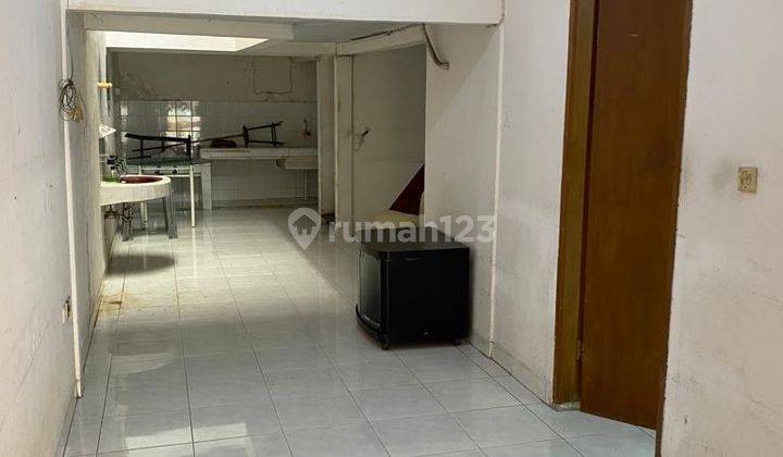 Rumah minimalis di Tomang daerah trategis  1