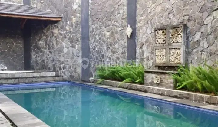 Rumah Asri ada Kolam Renang di Hegarmanah Bandung 1